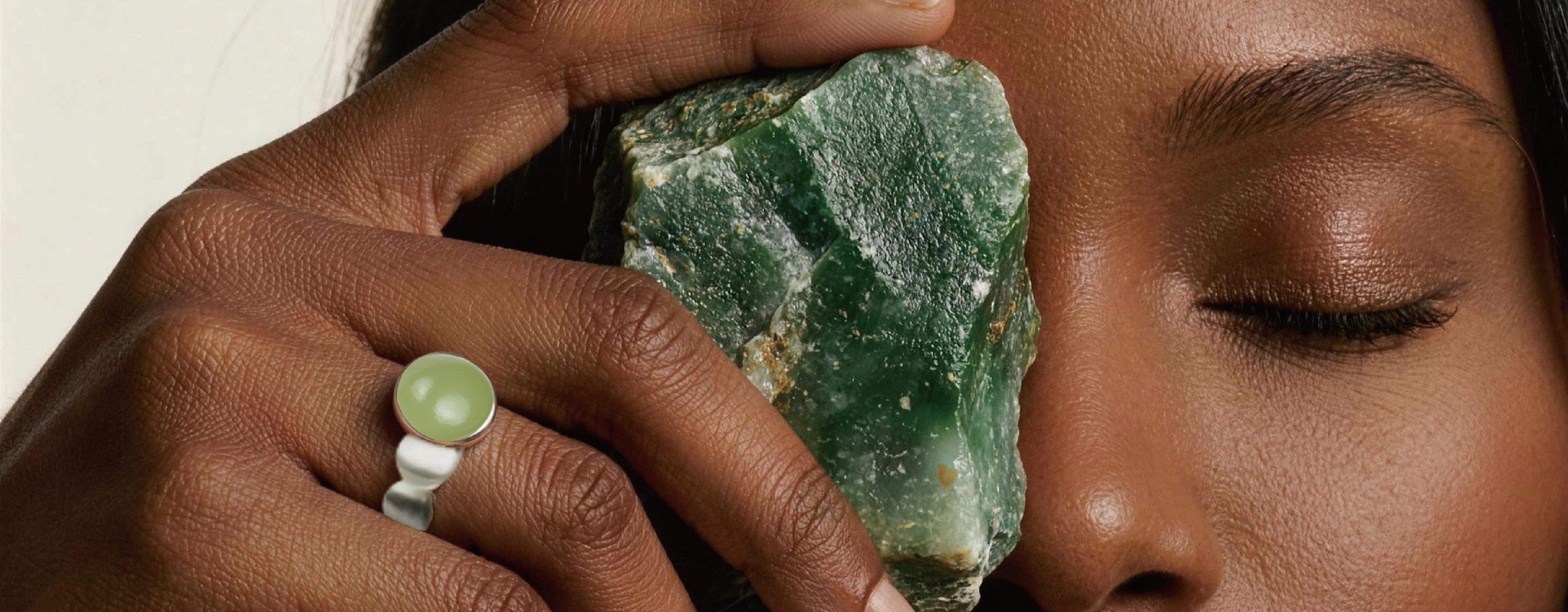 Model raw green jade stone jade ring and necklace